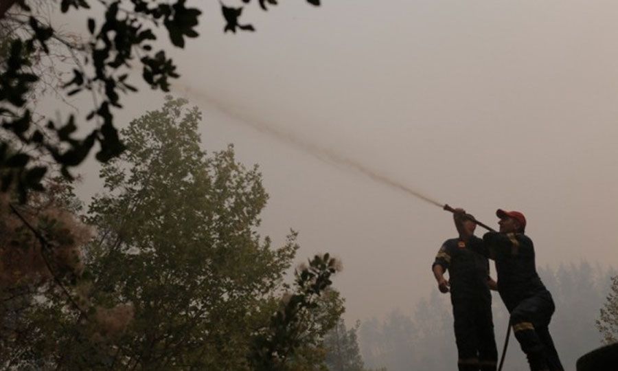 Φωτιές στην Αρκαδία: Δύο πυροσβέστες με αναπνευστικά προβλήματα - Vimarsana News