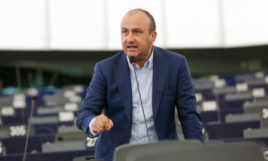 Παπαδάκης: Ο Σιζόπουλος οφείλει να παραιτηθεί, είναι επικίνδυνος για την ΕΔΕΚ - Vimarsana News