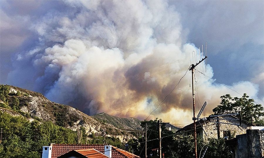 Περίπου 70 πληγέντες από πυρκαγιές σε προσωρινούς χώρους