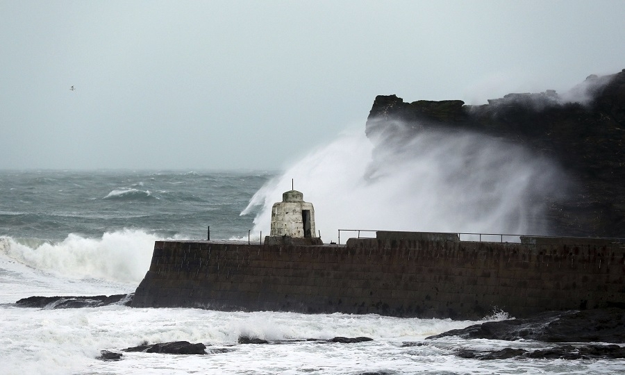 Στην Ισπανία, τα κύματα της θάλασσας ίσως φτάσουν σε ύψος ακόμη και τα επτά μέτρα