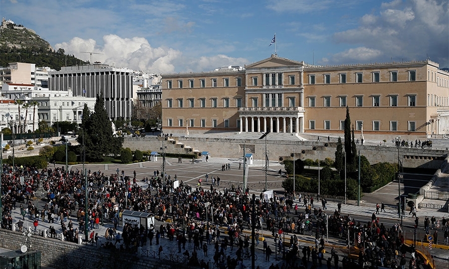 Χιλιάδες μέλη του ΠΑΜΕ διαδήλωσαν στο κέντρο της Αθήνας, ενάντια στο πολυνομοσχέδιο