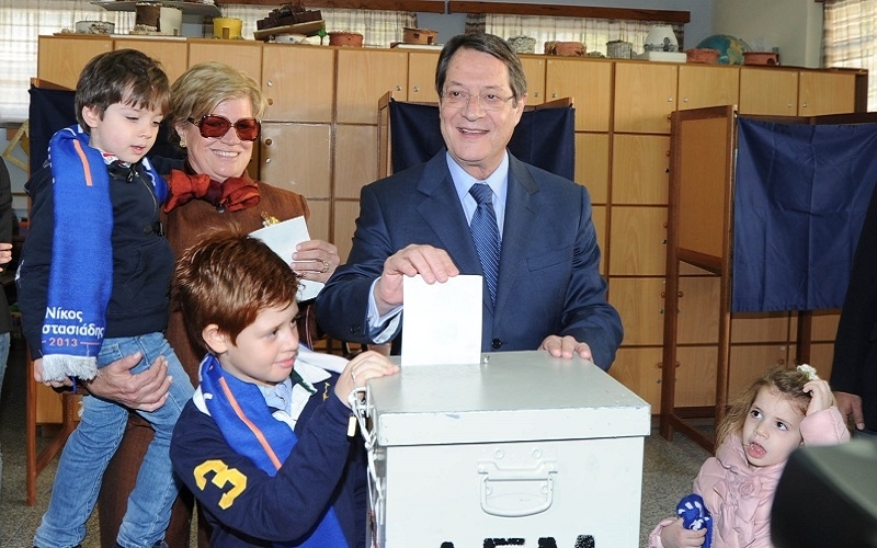 Εκλογές 2013. Ο Νίκος Αναστασιάδης κατά την άσκηση του εκλογικού του δικαιώματος.
