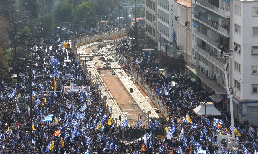 Χιλιάδες διαδηλωτές από κάθε γωνιά της Ελλάδας βρέθηκαν στην πλατεία Συντάγματος