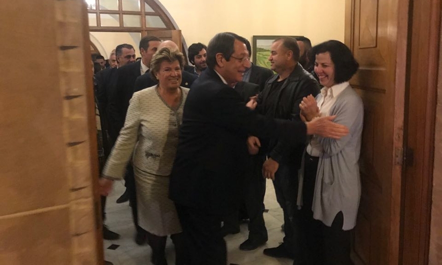 O Νίκος Αναστασιάδης φεύγει από το Προεδρικό για να κατευθυνθεί στο γραφείο του επιτελείου του