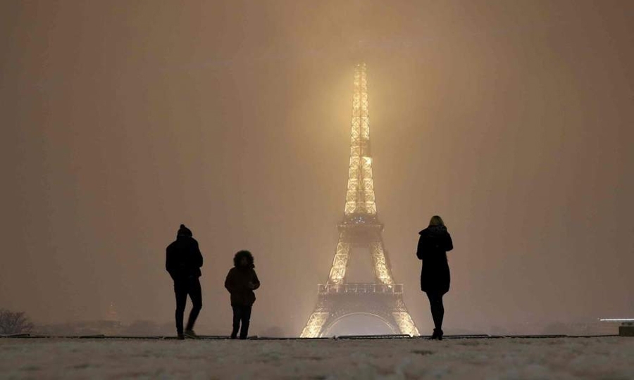 Στο Παρίσι το θερμόμετρο να έχει πέσει κατώ από τους 0 βαθμούς Κελσίου