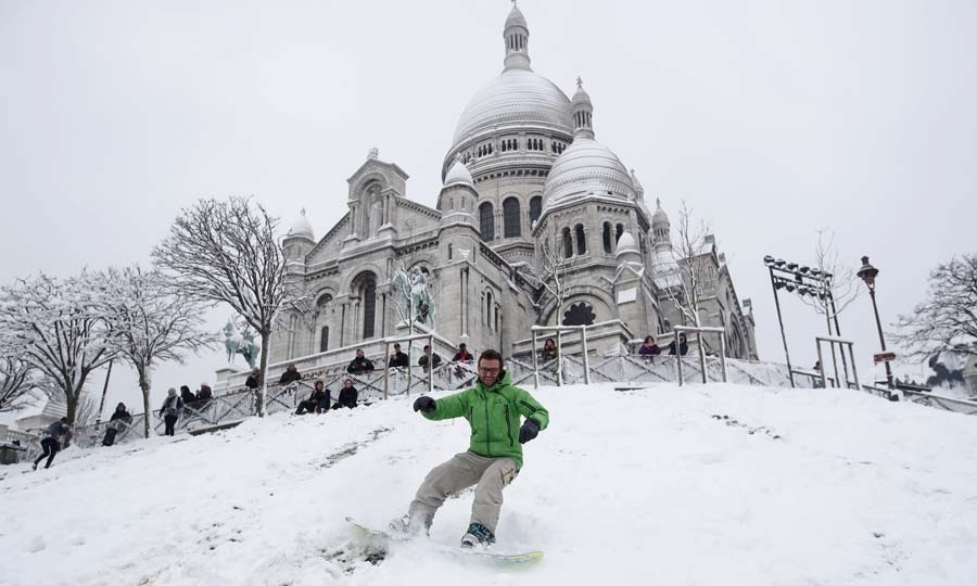 Στην περιοχή του Παρισιού το ύψος του χιονιού αναμένεται να φθάσει τα πέντε με δέκα εκατοστά