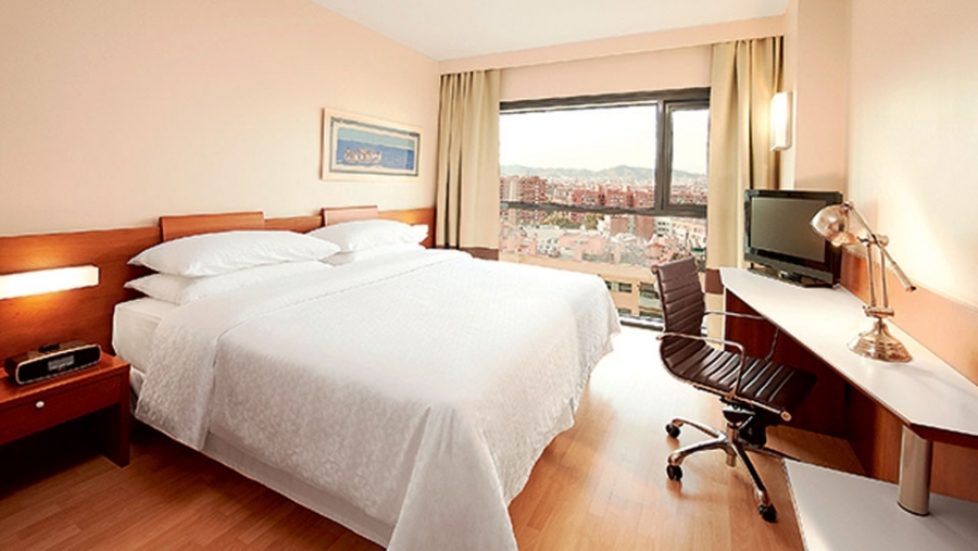 Το ξενοδοχείο Four Points by Sheraton αποτελεί ιδανική επιλογή διαμονής στην περιοχή.