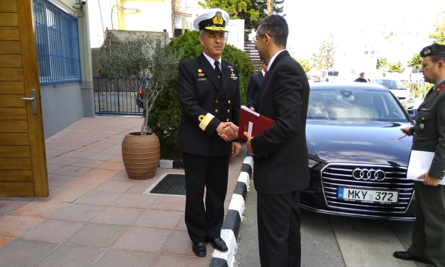 Τον νέο υπουργό Αμυνας Σάββα Αγγελίδη, υποδέχθηκε στο ΥΠΑΜ ο πλοίαρχος Κωνσταντίνος Φυτιρής