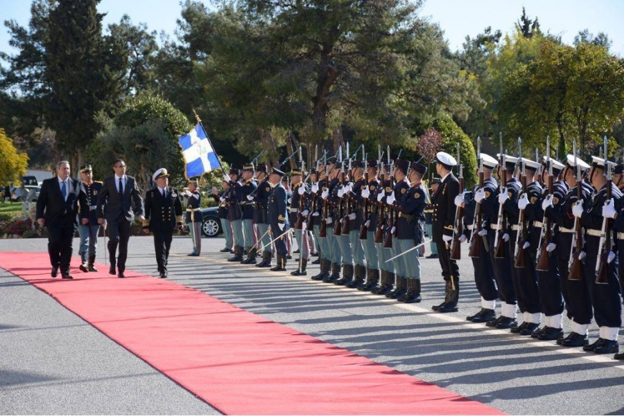 Η επίσημη υποδοχή του Υπουργού Άμυνας Σάββα Αγγελίδη έγινε στο Ελληνικό Πεντάγωνο από τον ΥΠΕΘΑ Πάνο Καμμένο.