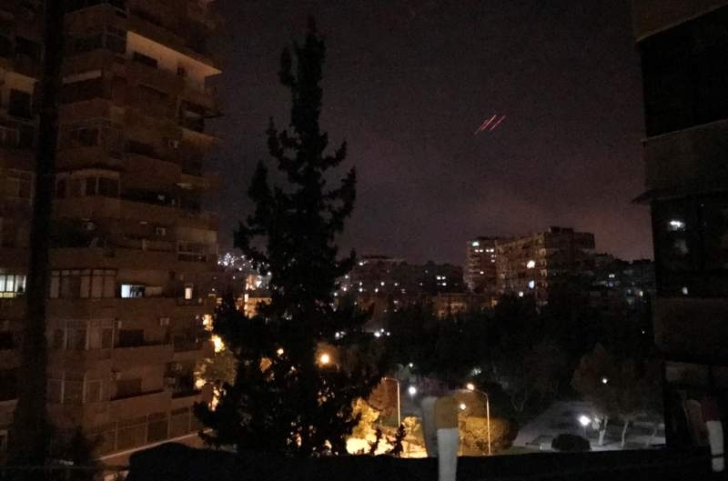 Οι πρώτες εικόνες από τις περιοχές που βομβαρδίστηκαν στη Δαμασκό