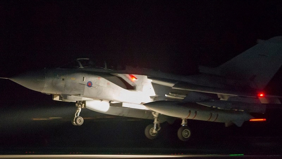 Βρετανικά Tornado GR4  κατά την απογείωση από την βάση στο Ακρωτήρι τα ξημερώματα Σαββάτου