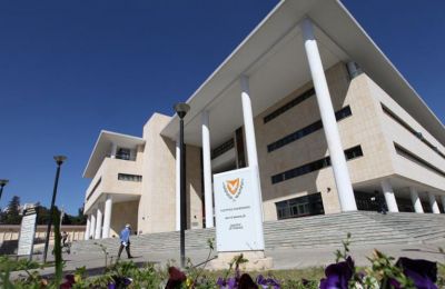 Που βγαίνει με ένα κορίτσι που εννοεί στα Χίντι