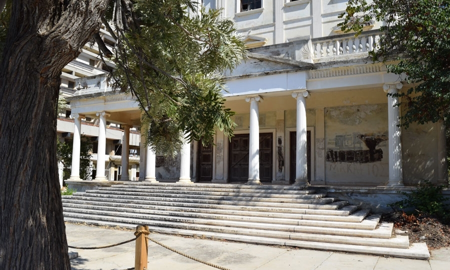 Άποψη της εισόδου του Λυκείου Ελληνίδων Αμμοχώστου.