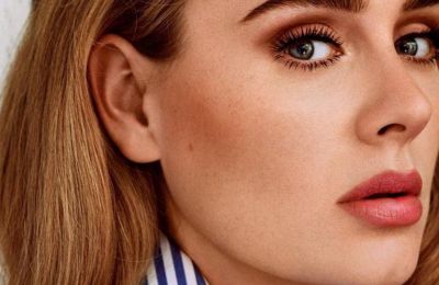 Και τα δύο εξώφυλλα είναι αρκετά εντυπωσιακά και σηματοδοτούν μια νέα αρχή για την Adele αφού πέραν από την εμφάνισή της, μας αποκαλύπτει πως στη συνέντευξη μιλά για νέους έρωτες και νέο ήχο