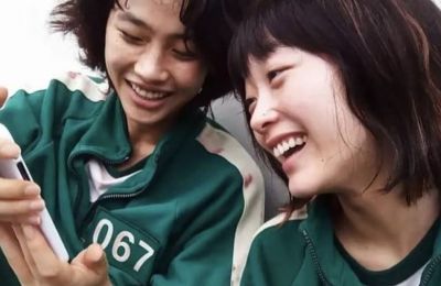 Η επιτυχημένη αυτή σειρά «γέννησε» νέες τάσεις στον χώρο της μόδας, δημιουργώντας άνοδο σε πράσινες αθλητικές φόρμες και πωλήσεις λευκών Vans από την πρεμιέρα του τον περασμένο μήνα