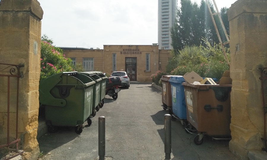 Η είσοδος της Κυπριακής Βιβλιοθήκης στις 15 Οκτωβρίου 2021.
