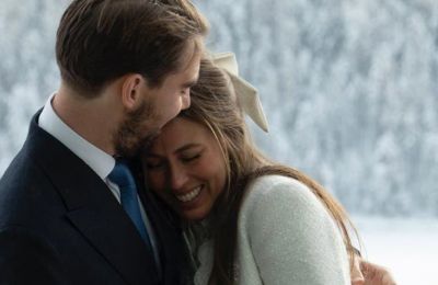 Είναι η κόρη του Thomas Flohr, ιδρυτή και ιδιοκτήτη της Vistajet και της Katharina Flohr, καλλιτεχνικής διευθύντριας του γνωστού οίκου Faberge