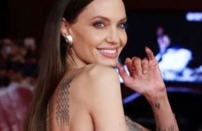 Η Angelina Jolie επέλεξε ένα custom made φόρεμα, που αναδείκνυε το καλλίγραμμο σώμα της θυμίζοντας μας και τις καλές εποχές του Hollywood, γιατί τελικά star γεννιέσαι δεν γίνεσαι