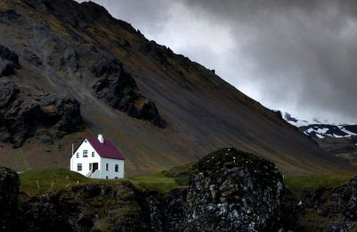 Στην Ισλανδία δεν χρειάζεται να ψάξεις για να βρεις Instagrammable σημεία. Ολόκληρη η χώρα είναι γεμάτη απ' άκρη σ' άκρη με πανέμορφα τοπία, με το μεγαλείο της φύσης να κυριαρχεί όπου κοιτάξεις