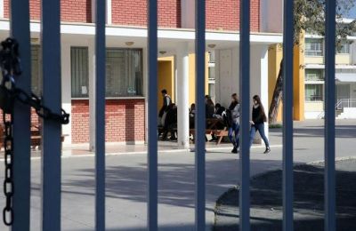 Γονιός απείλησε Διευθύντρια σχολείου για τα μέτρα - Ένταλμα σύλληψης εναντίον του 