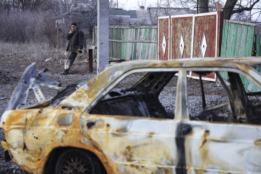 Βομβαρδισμός στο χωριό Tamarchuk στη ζώνη σύγκρουσης της Ανατολικής Ουκρανίας