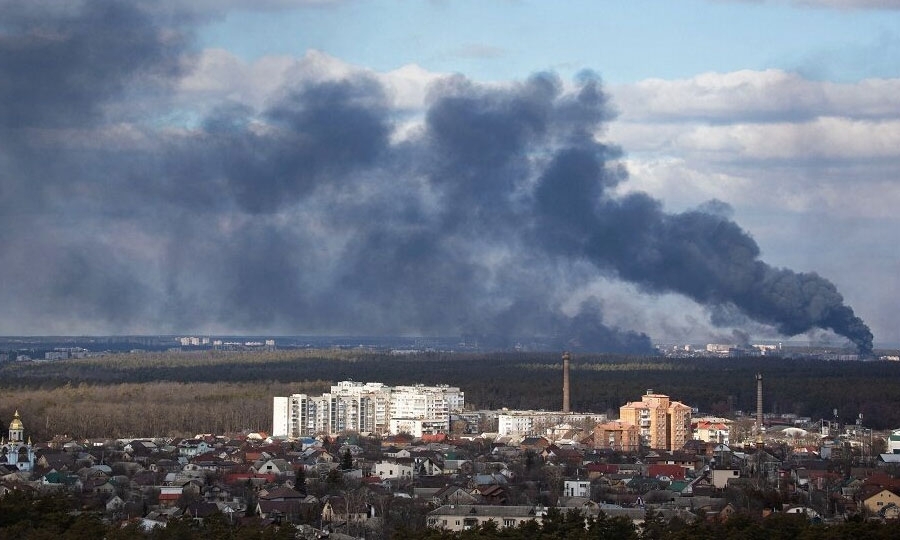 Εκρήξεις ακούστηκαν στο Κίεβο και τη Χαρκίβ τις πρώτες πρωινές ώρες της Δευτέρας. 