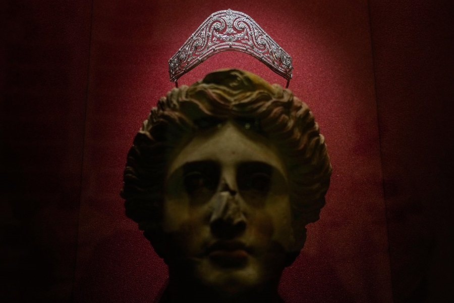 Αγάλματα με διαμάντια