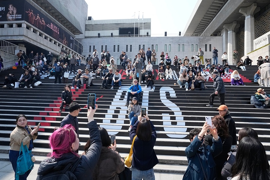 Στον ρυθμό των BTS