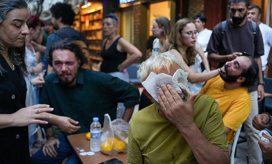 Πρώτες βοήθειες σε διαδηλωτές